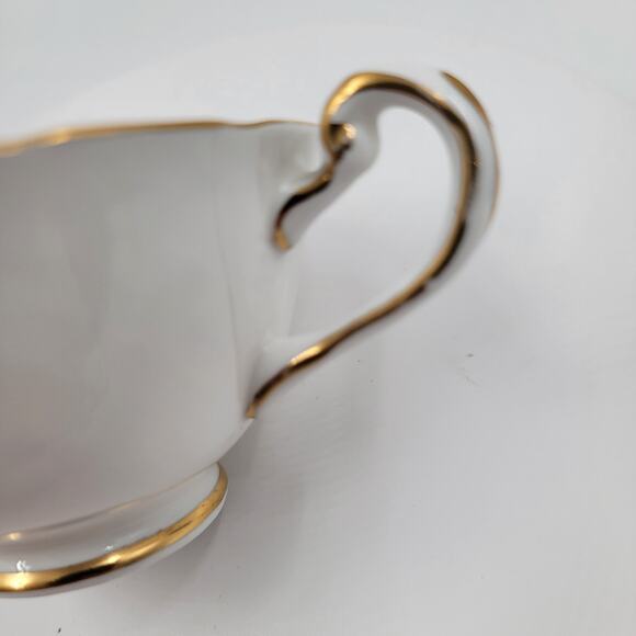 Royal Chelsea Bone China English Tea Cup & Saucer Pattern #3883A Gold Trim - Picture 14 of 15